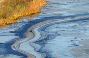 Разливы нефтепродуктов. Фото: http://drvoda.com