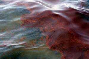 Разлив нефтепродуктов. Фото: http://trud-ost.ru