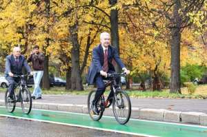 Мэр Москвы на велосипеде. Фото: http://megalife.com.ua