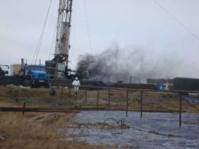 Разлив нефти на месторождении Требса в НАО. Фото: http://www.b-port.com