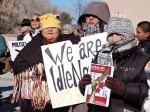  	 Индейские активисты в США на акции солидарности с канадским движением Idle No More. Фото: Russell Contreras / ©AP