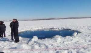 Ученые обнаружили фрагменты метеорита, упавшего под Челябинском. Их внеземная природа подтверждена исследованиями. Фото с сайта &quot;Голос России&quot;