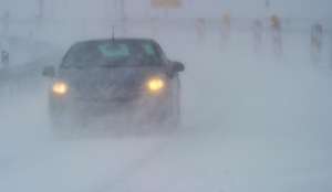 Сильный снегопад и гололед нарушили автомобильное движение на севере Германии. Фото EPA с сайта &quot;Голос России&quot;