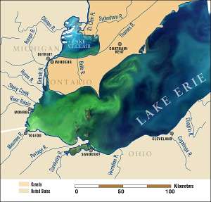 Спутниковая фотография озера Эри, сделанная 3 сентября 2011 года и наложенная на карту (Изображение авторов работы).