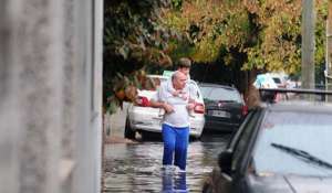 Число жертв наводнения в аргентинском городе Ла-Плата превысило 50 человек. Фото EPA с сайта &quot;Голос России&quot;