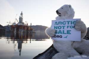 Statoil испугался медвежьего десанта. Фото: Greenpeace
