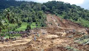 Семь индонезийцев стали жертвами двух оползней на западе острова Ява. Фото EPA  с сайта &quot;Голос России&quot;