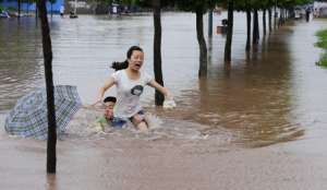 В Китае из-за ливней пострадали 200 тысяч человек. Фото EPA с сайта &quot;Голос России&quot;