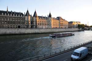 В Париже разлилась Сена. Фото: http://samaposebe.com