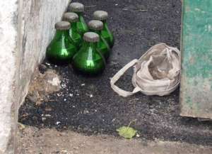 Оренбурженка нашла в огороде более 3 кг ртути, зарытых свекровью. Фото: crimea.comments.ua