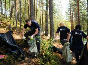На эко-фестивале &quot;Чистые озёра&quot; собрали почти 60 мешков вторсырья и мусора. Фото: 47news.ru