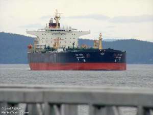 Утечка нефти произошла из индийского танкера. По данным Gulf-Daily-News, экипаж судна не предпринимал никаких действий против разлития, игнорируя предупреждения местных властей. Фото: www.marinetraffic.com