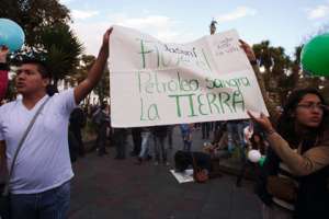  Пикет против добычи нефти в заповеднике Ясуни Фото: Javier Amores / Reuters