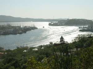 Бухта Золотой Рог во Владивостоке. Фото: ВикипедиЯ