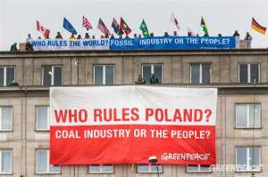 Гринпис интересуется: что важнее - уголь или люди? Фото: Greenpeace