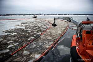Разлив нефти в Арктике. Фото: http://www.greenpeace.org/