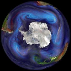 Пыль из Патагонии (красноватый шлейф) насыщает воды Южного океана, бедные питательными веществами. (Изображение NASA / Goddard Space Flight Center / William M. Putman / Arlindo M. da Silva.)