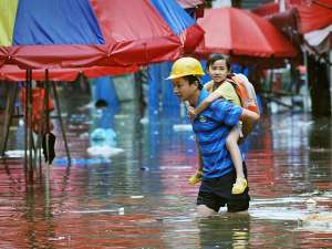Более 300 тысяч человек эвакуированы из-за ливневых дождей на юге Китая. Фото: Reuters