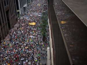 Всемирная кампания достигла кульминации в Нью-Йорке, где ожидается до 100 тыс. демонстрантов, среди которых Пан Ги Мун. Фото: Reuters