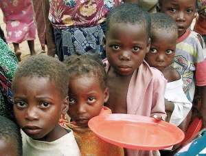 Население и число бедных в Африке растут одинаковыми темпами. Фото: EPA