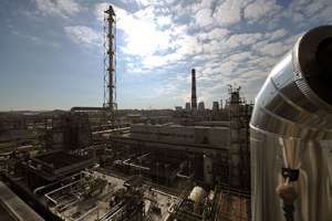 Московский нефтеперерабатывающий завод ОАО «Газпром нефть». Фото с сайта Lenta.Ru