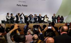 Подписание климатического соглашения в Париже. Фото: http://news.liga.net/
