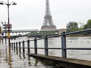 В Париже от наводнения пострадали не только музеи искусств. Фото: Global Look Press
