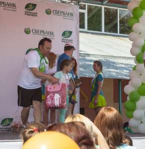 Компания ОфисМаг стала спонсором детского забега, предоставив призы для победителей: школьные принадлежности и стильные рюкзаки.