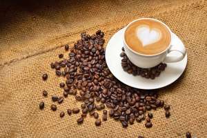 Регулярное употребление популярного напитка снижает риск развития гепатоцеллюлярного рака печени. Помогает даже кофе без кофеина.