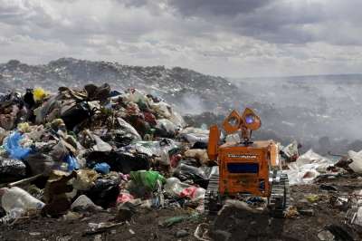 Раздельным сбором мусора заниматься придется совсем не роботам. Фото: REUTERS