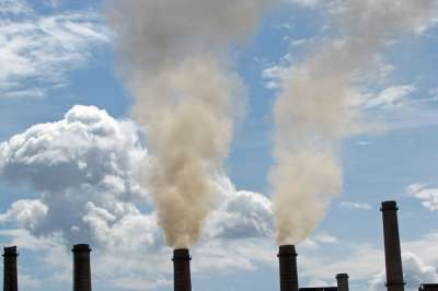 Загрязнение воздуха предприятиями угрожает здоровью людей и экологии. Фото Всемирного банка