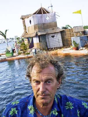 Ричарт Соуа, 64 года, создатель и житель плавучего острова Джойскси, бухта о. Исла-Мухерес, Мексика