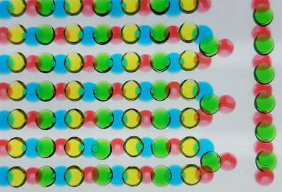 Электрические ячейки, наполненные гидрогелями с водой и солями. (Фото: Thomas B. H. Schroeder, Anirvan Guha.)