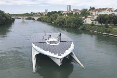 Судно Planet Solar, работающее на солнечных батареях, уже совершило кругосветное плавание.	Фото Reuters