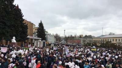 Жители Волоколамска вышли на митинг с требованием закрыть мусорный полигон «Ядрово» в Московской области.