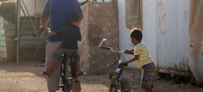 Велосипед - экономичное и простое в управлении средство передвижения. Лагерь для беженцев Заатари в Иордании. Фото ЮНИСЕФ/Марьям аль-Харири