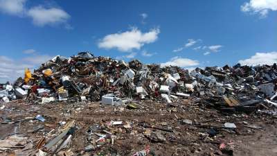 Глава региона Александр Дрозденко отметил, что возле города смогут размещаться только предприятия, обеспечивающие сортировку и упрессовку бытового мусора
