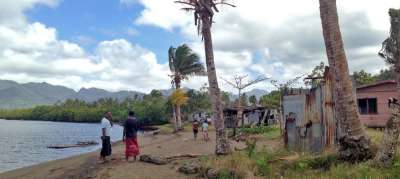 Жители этой заброшенной деревни были вынуждены покинуть ее из-за эрозии береговой линии и угрозы наводнений, связанных с изменением климата. Фото УКГВ