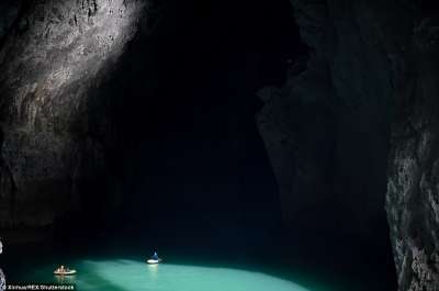 Мы можем заглянуть в лабиринты самой большой пещеры мира. 