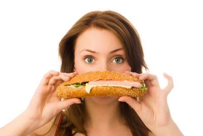 Склонность к перееданию при избыточном весе может быть связана с тем, что человек с ожирением получает от еды мало удовольствия.