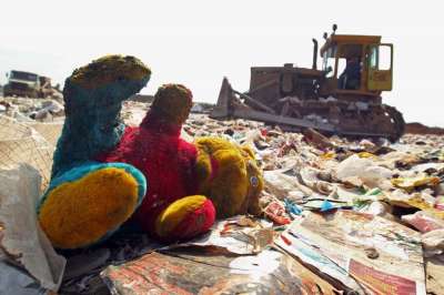 Пока принципы работы с отходами не определены, полигоны переполняются мусором. Фото: Руслан Кривобок/РИА Новости