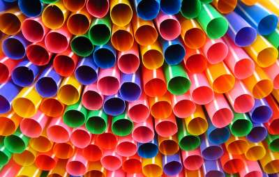 Предприятия общественного питания страны ищут альтернативу пластиковым трубочкам