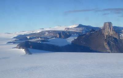 Температура в небольших провалах на Восточном Антарктическом плато может опускаться до минус 98 градусов © AP Photo/Charles Hanley, архив