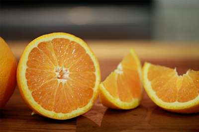 Австралийские ученые пришли к выводу, что флавоноиды, содержащиеся в апельсинах, могут снижать риск развития возрастной макулодистрофии.