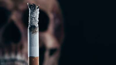 Бросить курить трудно, потому что это хроническое рецидивирующее аддиктивное заболевание. Иллюстрация Fotolia / stokkete