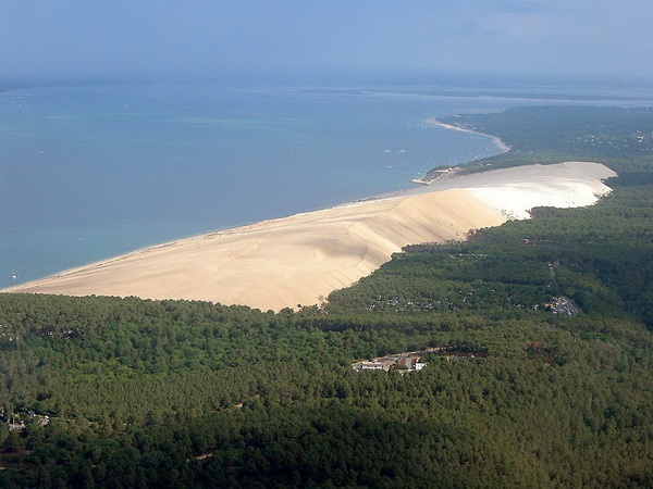 Огромная песчаная дюна во Франции
