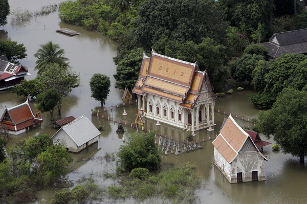 Сильнейшее за 100 лет наводнение в Таиланде