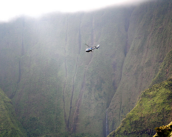 Фотофакт: Стена слез - водопад Хонокохау на Гавайях