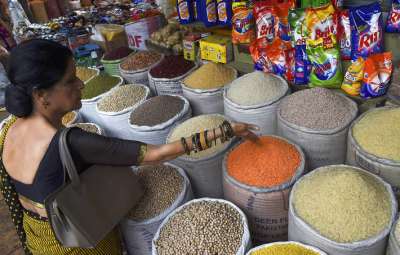 Зернобобовые на рынке в Карачи, Пакистан.