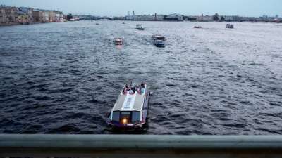 Прогулочные катера на реке Неве в Санкт-Петербурге. Фото РИА Новости / Алексей Даничев